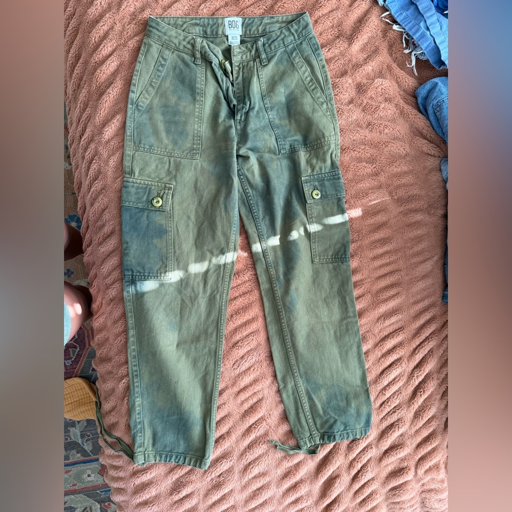 BDG Green Cargo Pants with Relaxed Fit and Durable Fabric
